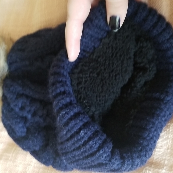 Bring On The FALL ...Navy Beanie/ Snow hat with pom pom. Outdoor, winter hat - Picture 2 of 2